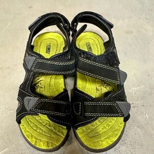 Khombu Black and Green Sporty Sandals